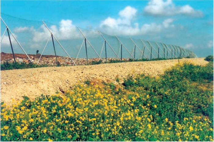 Mobile catch fence system, standard variant, landfill recycling center